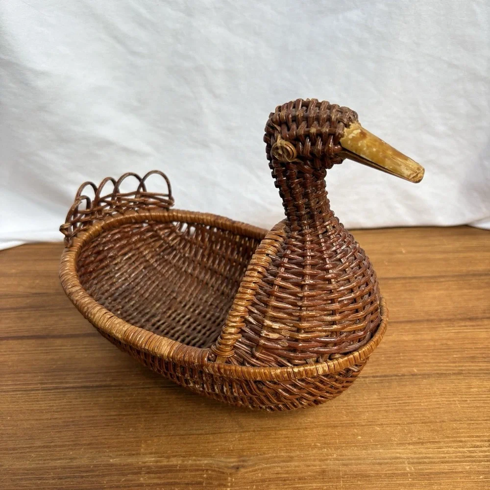 Vintage Wicker Duck Shaped Basket Handwoven Rattan Decorative Tray 8